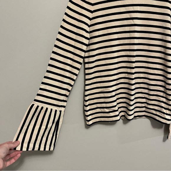 🍭 3/$20 Madewell black and white striped top with bell sleeves - Picture 4 of 13